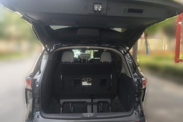 Used Toyota Granvia 2024 2.5L Hybrid Comfort Edition Trunk