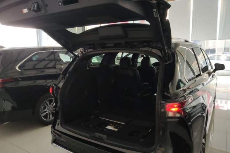 Used Toyota Granvia 2024 2.5L Hybrid Prestige PLUS Edition Trunk