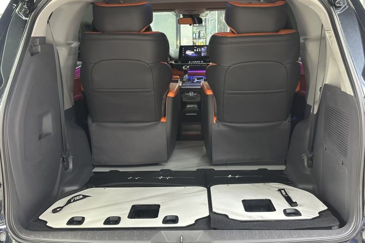 Used Toyota Granvia 2024 2.5L Hybrid Comfort Edition Trunk