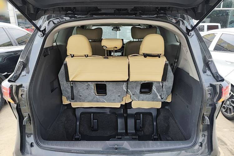 Used Toyota Granvia 2024 2.5L Hybrid Comfort Edition Trunk