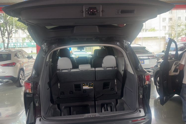 Used Toyota Granvia 2024 2.5L Hybrid Comfort Edition Trunk