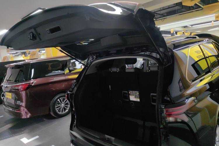Used Toyota Granvia 2024 2.5L Hybrid Comfort Edition Trunk