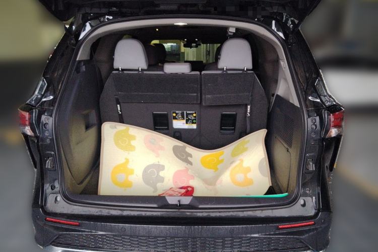 Used Toyota Granvia 2024 2.5L Hybrid Comfort Edition Trunk