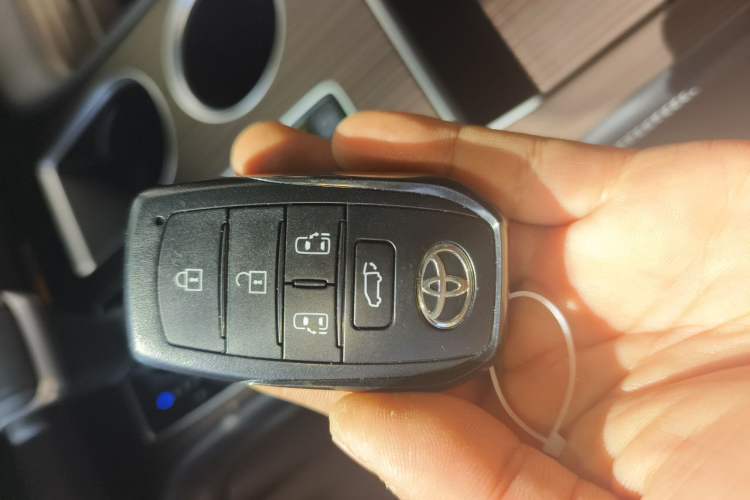 Used Toyota Granvia 2024 2.5L Hybrid Prestige PLUS Four-Wheel Drive Version Vehicle Key