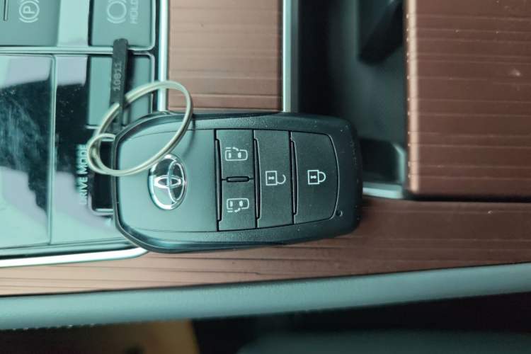 Used Toyota Granvia 2024 2.5L Hybrid Comfort Edition Vehicle Key