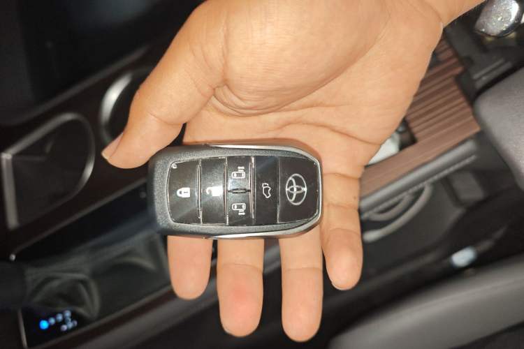 Used Toyota Granvia 2024 2.5L Hybrid Comfort Edition Vehicle Key