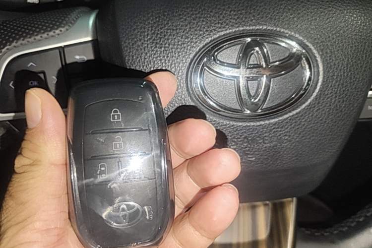 Used Toyota Granvia 2024 2.5L Hybrid Comfort Edition Vehicle Key