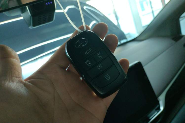 Used Toyota Granvia 2024 2.5L Hybrid Prestige PLUS Four-Wheel Drive Version Vehicle Key