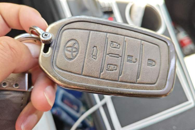 Used Toyota Granvia 2024 2.5L Hybrid Prestige PLUS Edition Vehicle Key