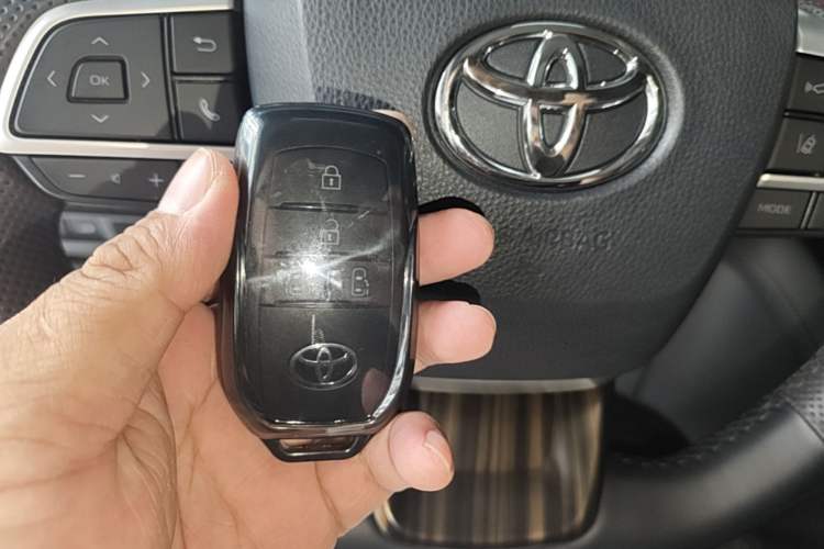 Used Toyota Granvia 2024 2.5L Hybrid Comfort Edition Vehicle Key
