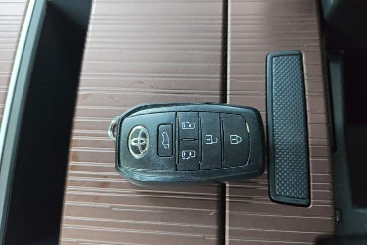 Used Toyota Granvia 2024 2.5L Hybrid Prestige PLUS Edition Vehicle Key