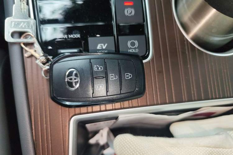 Used Toyota Granvia 2024 2.5L Hybrid Comfort Edition Vehicle Key