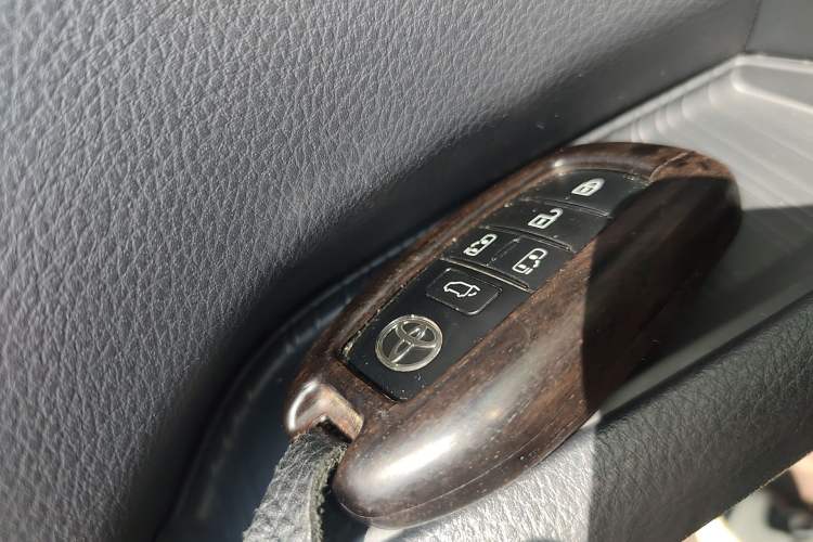 Used Toyota Granvia 2024 2.5L Hybrid Prestige PLUS Four-Wheel Drive Version Vehicle Key