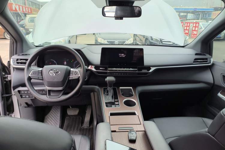 Used Toyota Granvia 2024 2.5L Hybrid Luxury Edition Audio And AC Panel