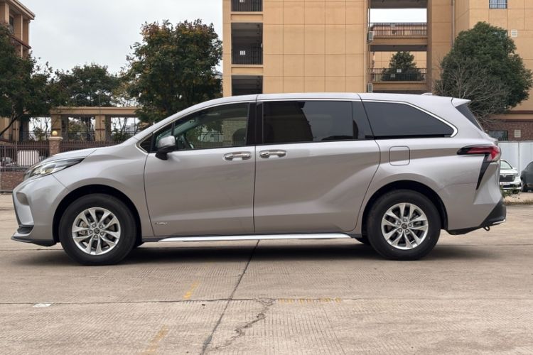 Used Toyota Granvia 2024 2.5L Hybrid Comfort Edition Exterior 4