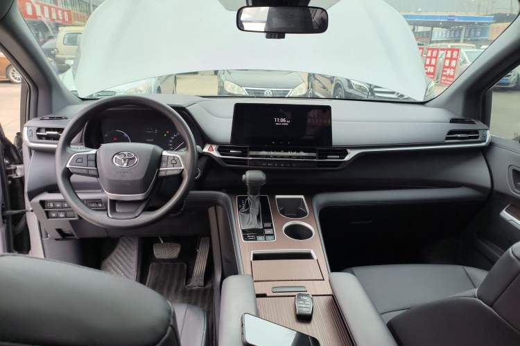 Used Toyota Granvia 2024 2.5L Hybrid Luxury Edition Gear Lever