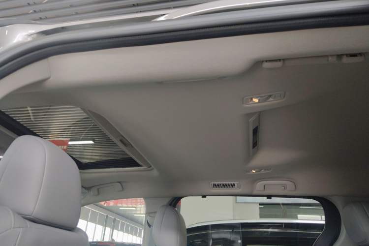 Used Toyota Granvia 2024 2.5L Hybrid Comfort Edition Headliner