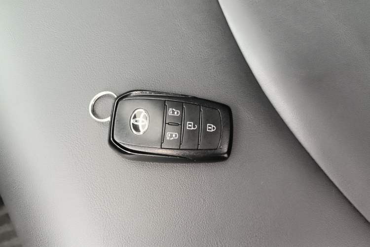 Used Toyota Granvia 2024 2.5L Hybrid Luxury Edition Interior 1