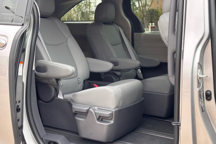 Used Toyota Granvia 2024 2.5L Hybrid Comfort Edition Interior 11