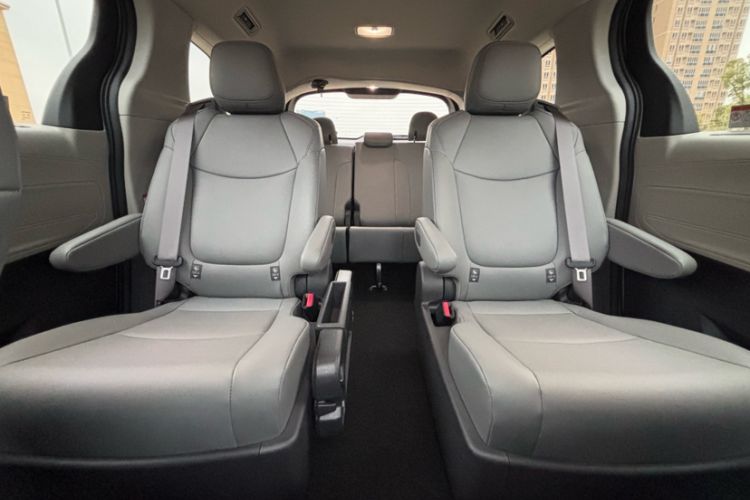 Used Toyota Granvia 2024 2.5L Hybrid Comfort Edition Interior 13