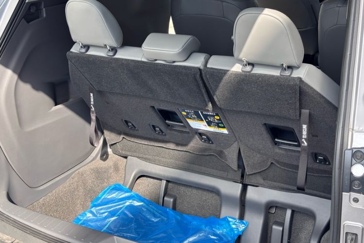 Used Toyota Granvia 2024 2.5L Hybrid Comfort Edition Interior 2
