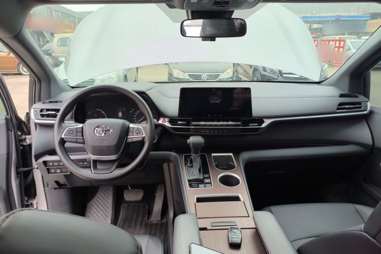 Used Toyota Granvia 2024 2.5L Hybrid Luxury Edition Interior 2