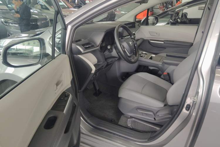 Used Toyota Granvia 2024 2.5L Hybrid Comfort Edition Interior 3