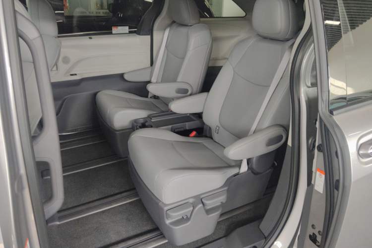 Used Toyota Granvia 2024 2.5L Hybrid Comfort Edition Interior 4