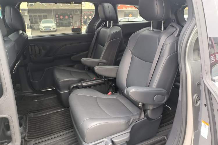Used Toyota Granvia 2024 2.5L Hybrid Luxury Edition Interior 4