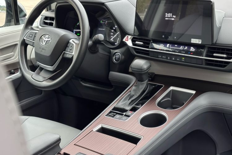 Used Toyota Granvia 2024 2.5L Hybrid Comfort Edition Interior 5