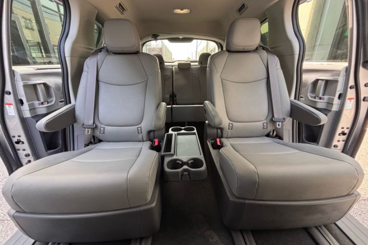 Used Toyota Granvia 2024 2.5L Hybrid Comfort Edition Interior 6