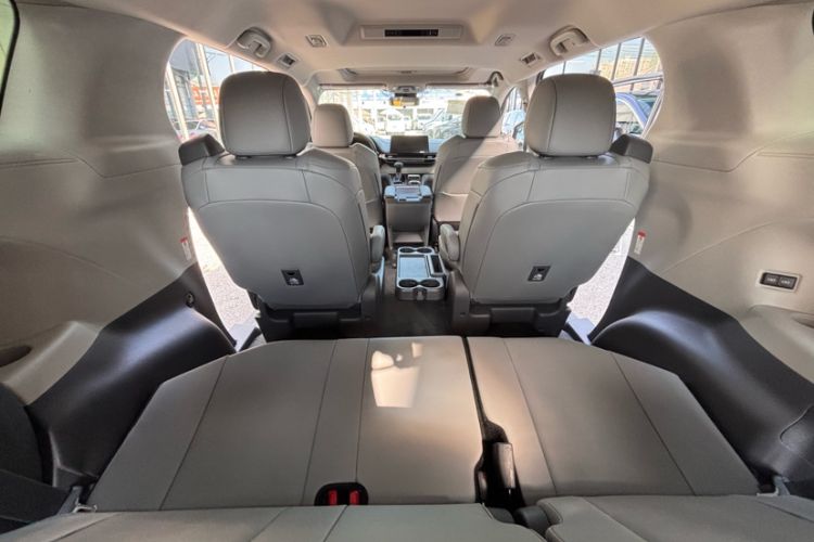 Used Toyota Granvia 2024 2.5L Hybrid Comfort Edition Interior 7