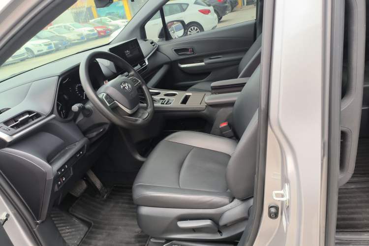 Used Toyota Granvia 2024 2.5L Hybrid Luxury Edition Left Front Seat
