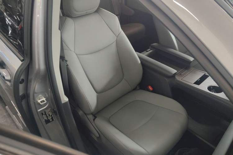 Used Toyota Granvia 2024 2.5L Hybrid Comfort Edition Right Front Seat