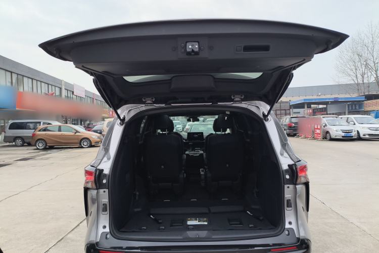 Used Toyota Granvia 2024 2.5L Hybrid Luxury Edition Trunk