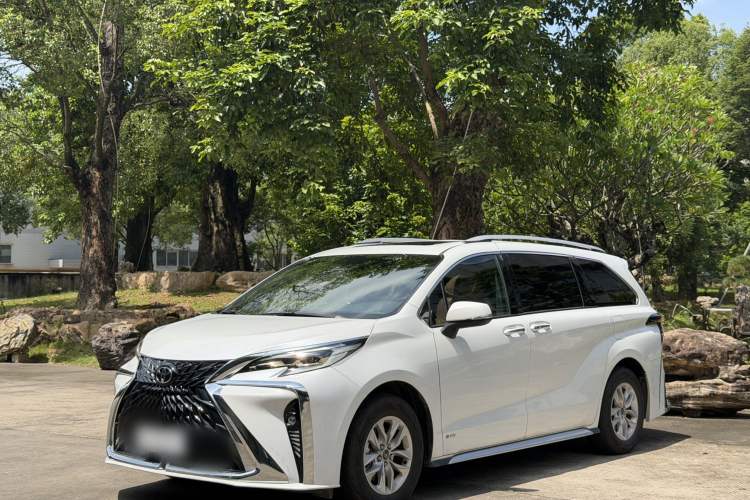 Toyota Granvia 2024 2.5L Hybrid Comfort Edition