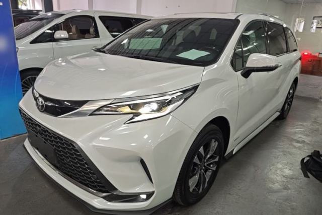 Used Toyota Granvia 2024 2.5L Hybrid Luxury Edition