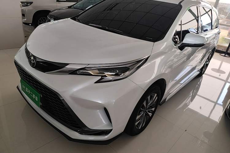 Toyota Granvia 2024 2.5L Hybrid Luxury Edition