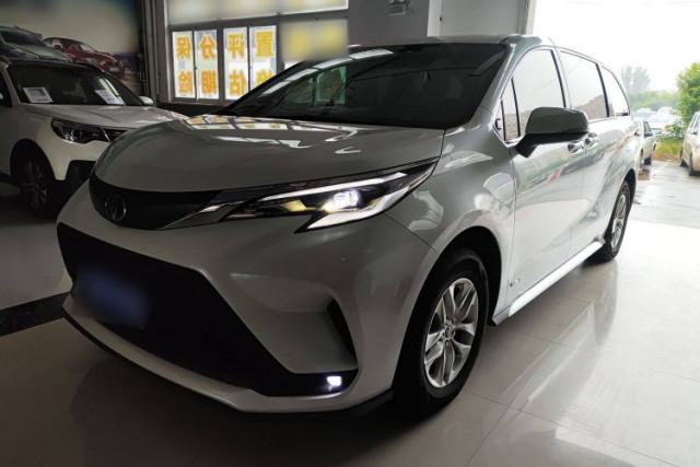 Ojetý Toyota Granvia 2024 2.5L Hybrid Comfort Edition