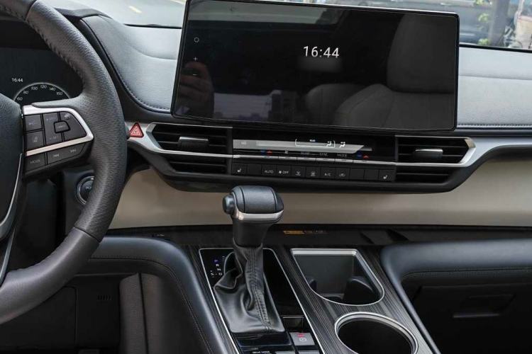 Used Toyota Granvia 2024 2.5L Hybrid Prestige ULTRA Edition Audio And AC Panel
