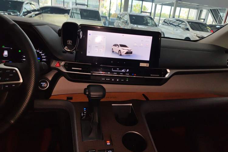Used Toyota Granvia 2024 2.5L Hybrid Comfort Edition Audio And AC Panel