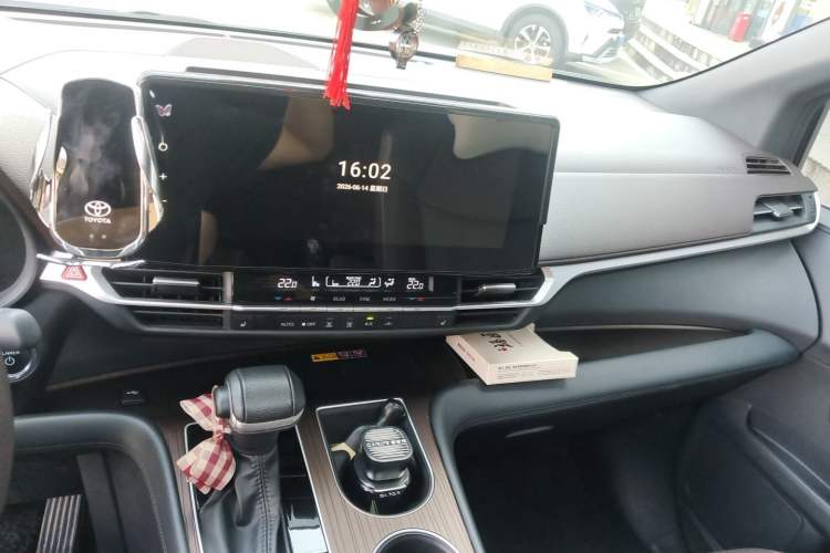 Used Toyota Granvia 2024 2.5L Hybrid Prestige PLUS Four-Wheel Drive Version Audio And AC Panel