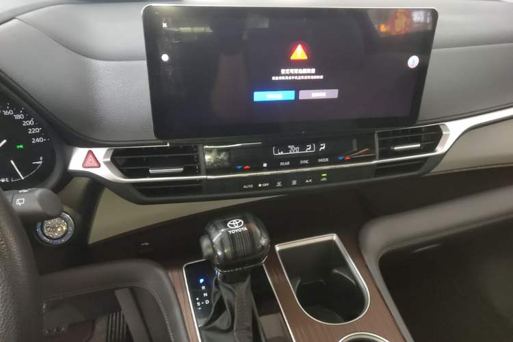 Used Toyota Granvia 2024 2.5L Hybrid Comfort Edition Audio And AC Panel