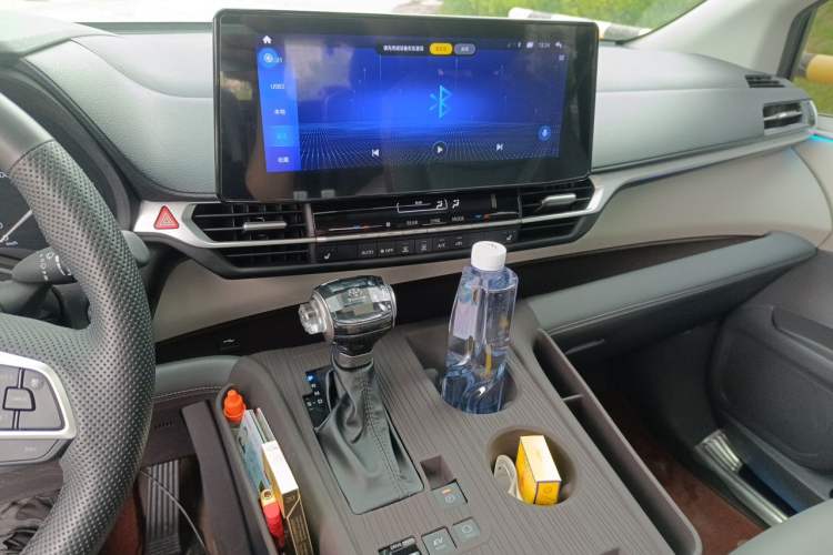 Used Toyota Granvia 2024 2.5L Hybrid Comfort Edition Audio And AC Panel