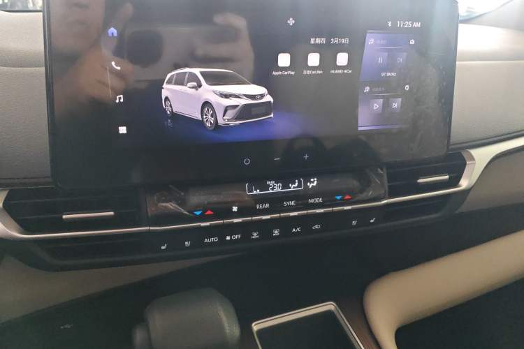Used Toyota Granvia 2024 2.5L Hybrid Comfort Edition Audio And AC Panel