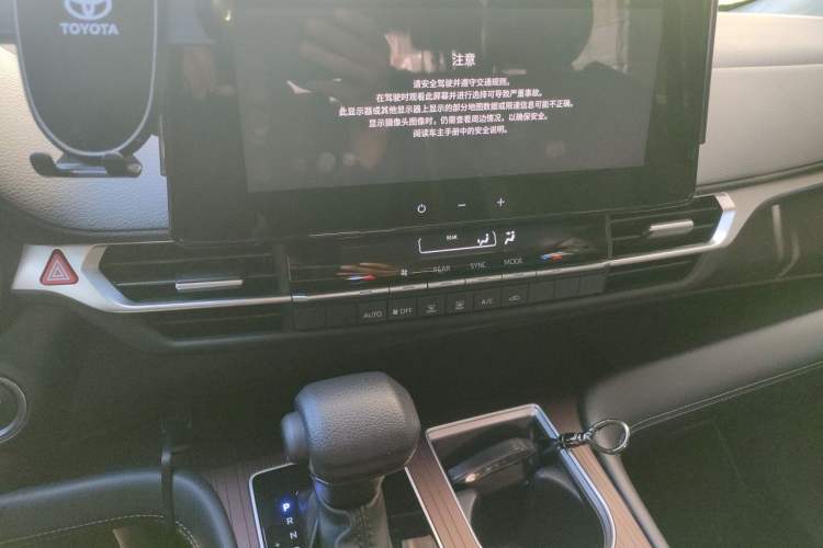 Used Toyota Granvia 2024 2.5L Hybrid Comfort Edition Audio And AC Panel