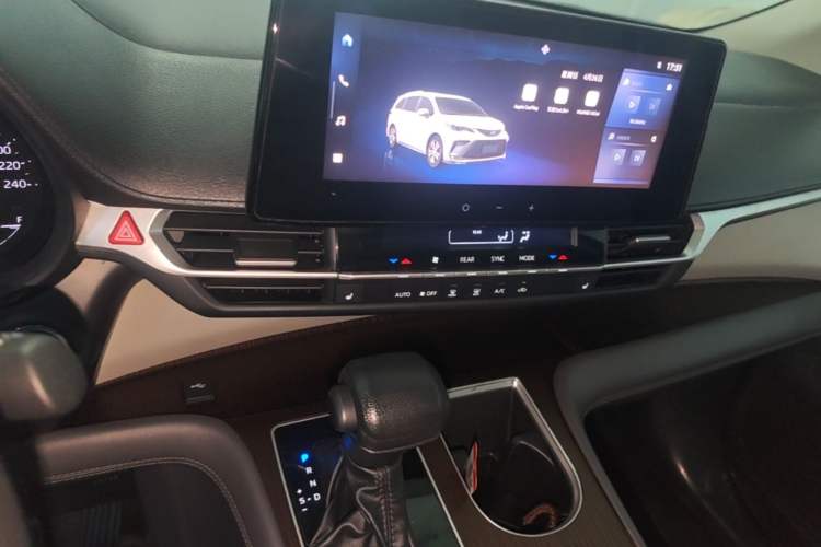 Used Toyota Granvia 2024 2.5L Hybrid Comfort Edition Audio And AC Panel