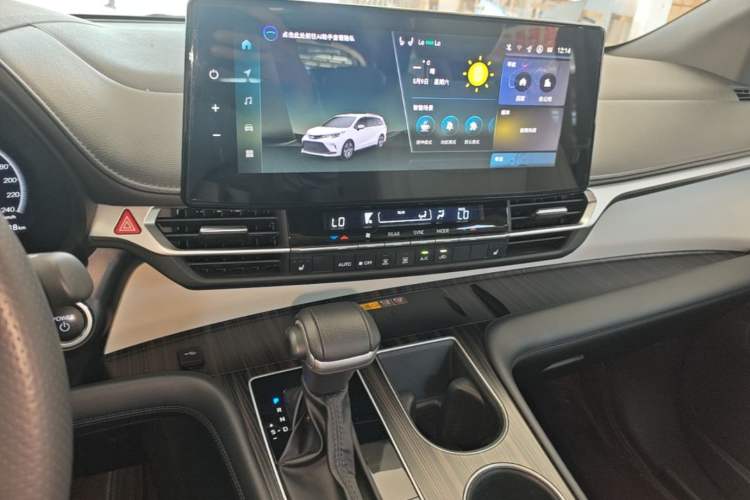 Used Toyota Granvia 2024 2.5L Hybrid Prestige ULTRA Edition Audio And AC Panel