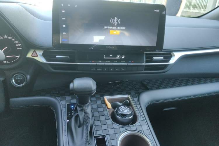 Used Toyota Granvia 2024 2.5L Hybrid Comfort Edition Audio And AC Panel