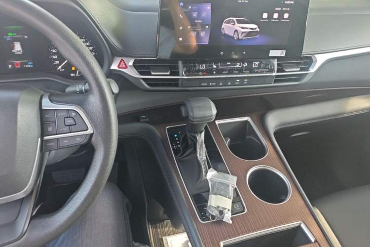 Used Toyota Granvia 2024 2.5L Hybrid Luxury Edition Audio And AC Panel